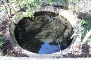 三重江東農林学校農場の給水井戸（通称「不渇の井戸」）