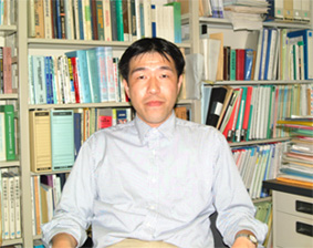 �{�I�̑O�ɍ���j��

�����I�ɐ������ꂽ����